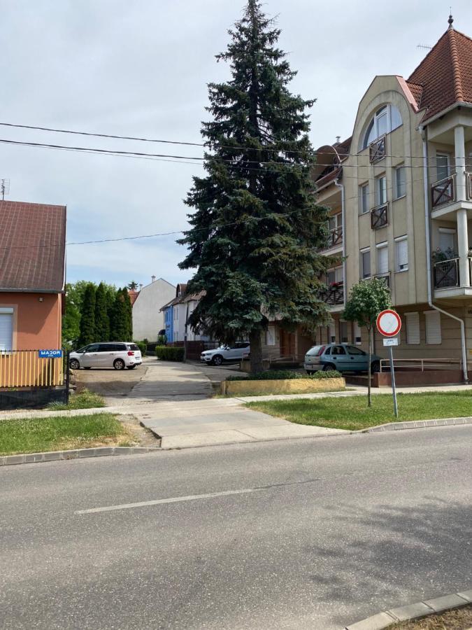 Veronika Lux Apartman Hajdúszoboszló Exterior foto